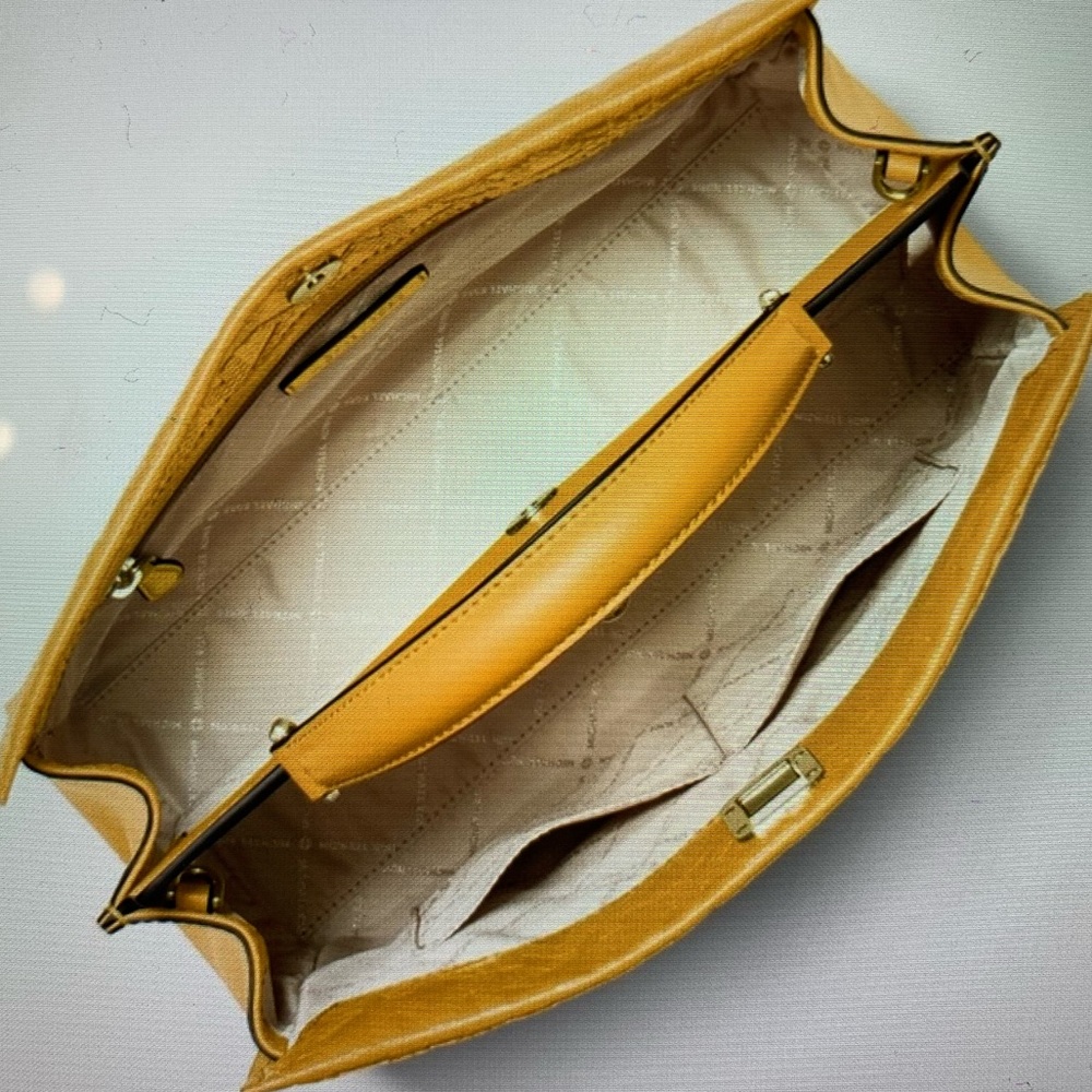 MICHAEL KORS
Penelope Large Python Satchel MARIGOLD COLOR - Picture 2 of 3